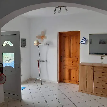 Alexandros Cosy House For Family Vacation アパート