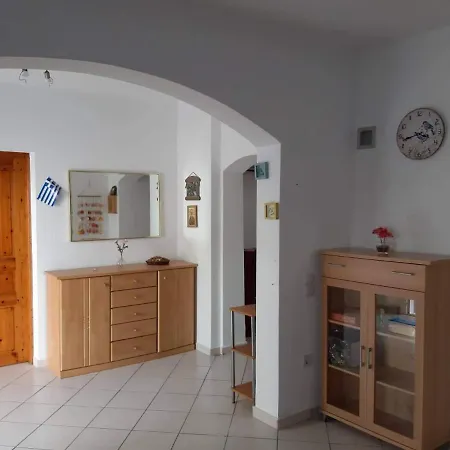 Alexandros Cosy House For Family Vacation アパート