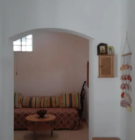 Alexandros Cosy House For Family Vacation アパート